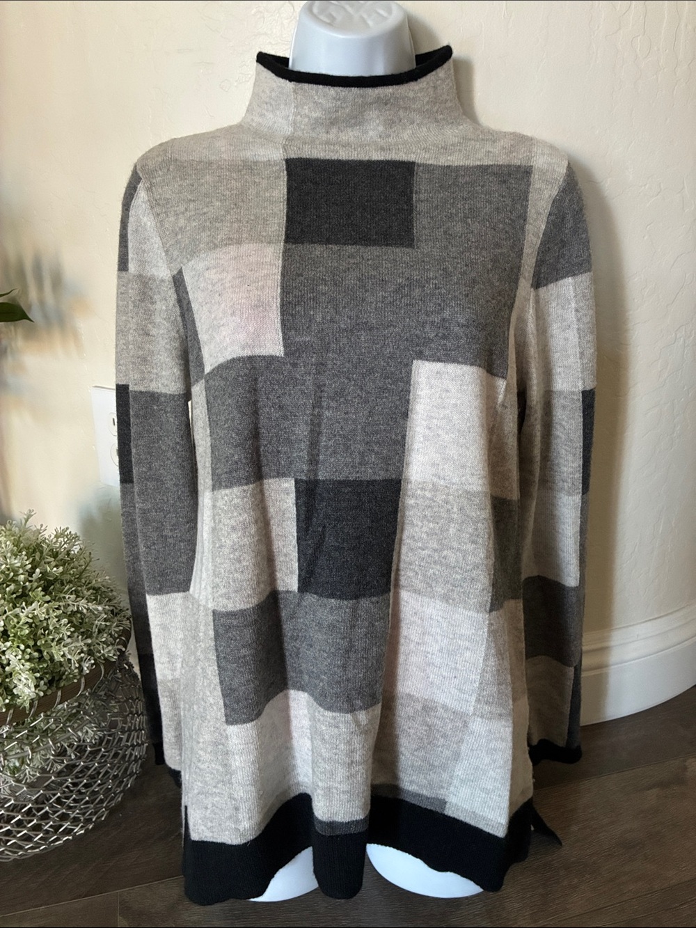 Charter Club Women’s Modern Patchwork Size M Sweater